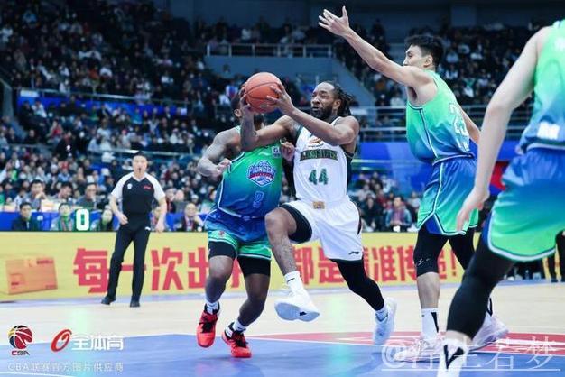 辽宁本钢客场告捷 五人得分均上双